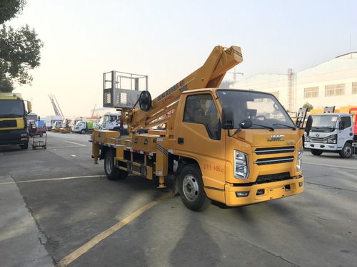 東風牌多功能作業(yè)車 云梯高空作業(yè)與清洗吸污的創(chuàng)新融合